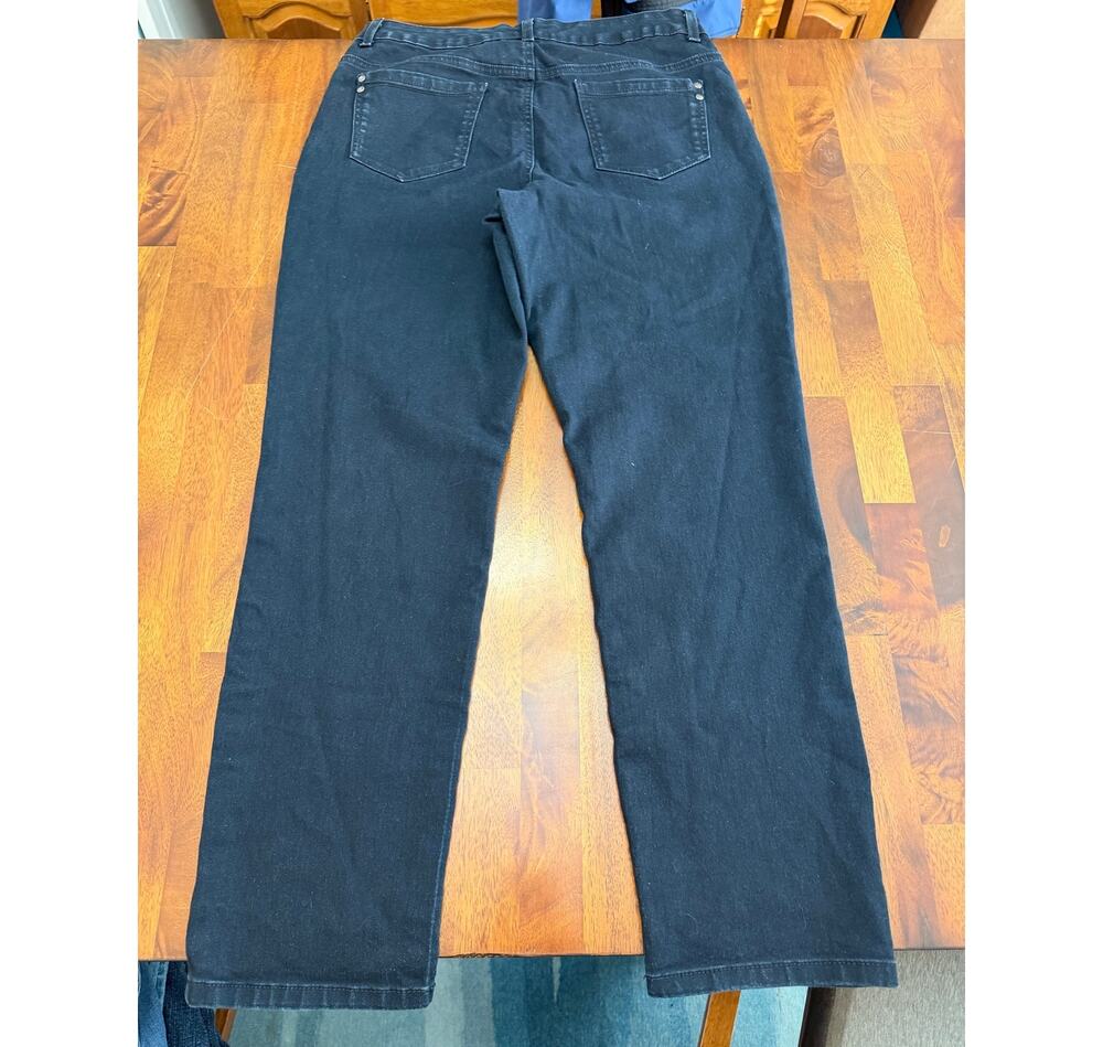 Bandolino Amy Stretch Jeans Women’s Size 12 Black Straight Leg Denim